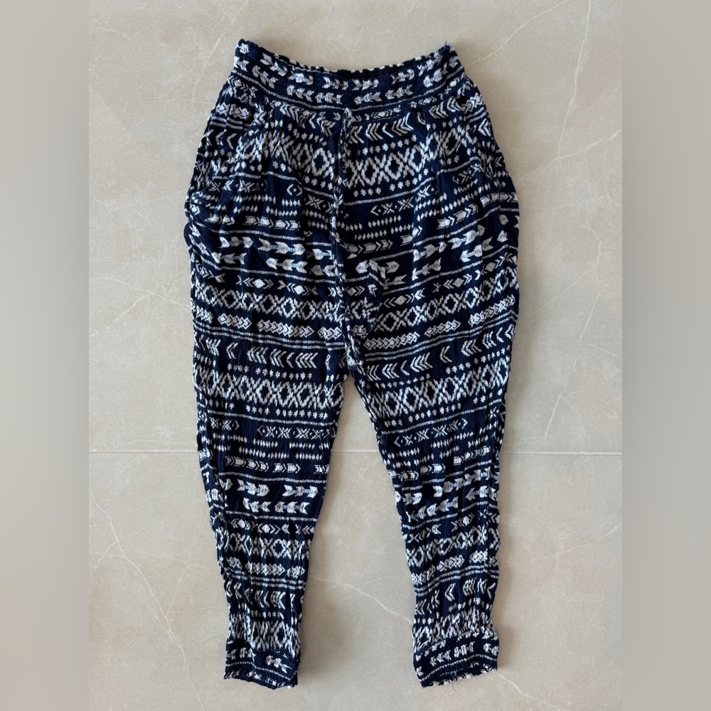 Wet Seal Blue and White Patterned Jogger Pants